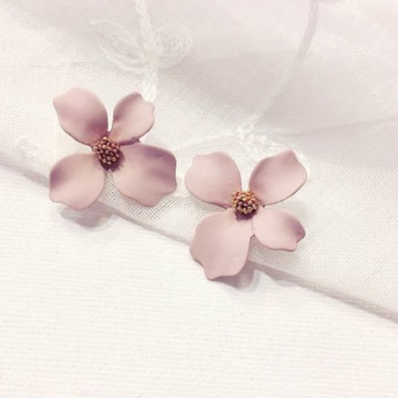 Lulus Jewelry - “Riya” Minimalist Cute Vibrant Daisy Stud Earring